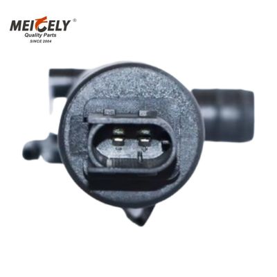 82171135 वोल्वो ट्रकों के साथ संगत उच्च-दक्षता विंडशील्ड वॉशर पंप